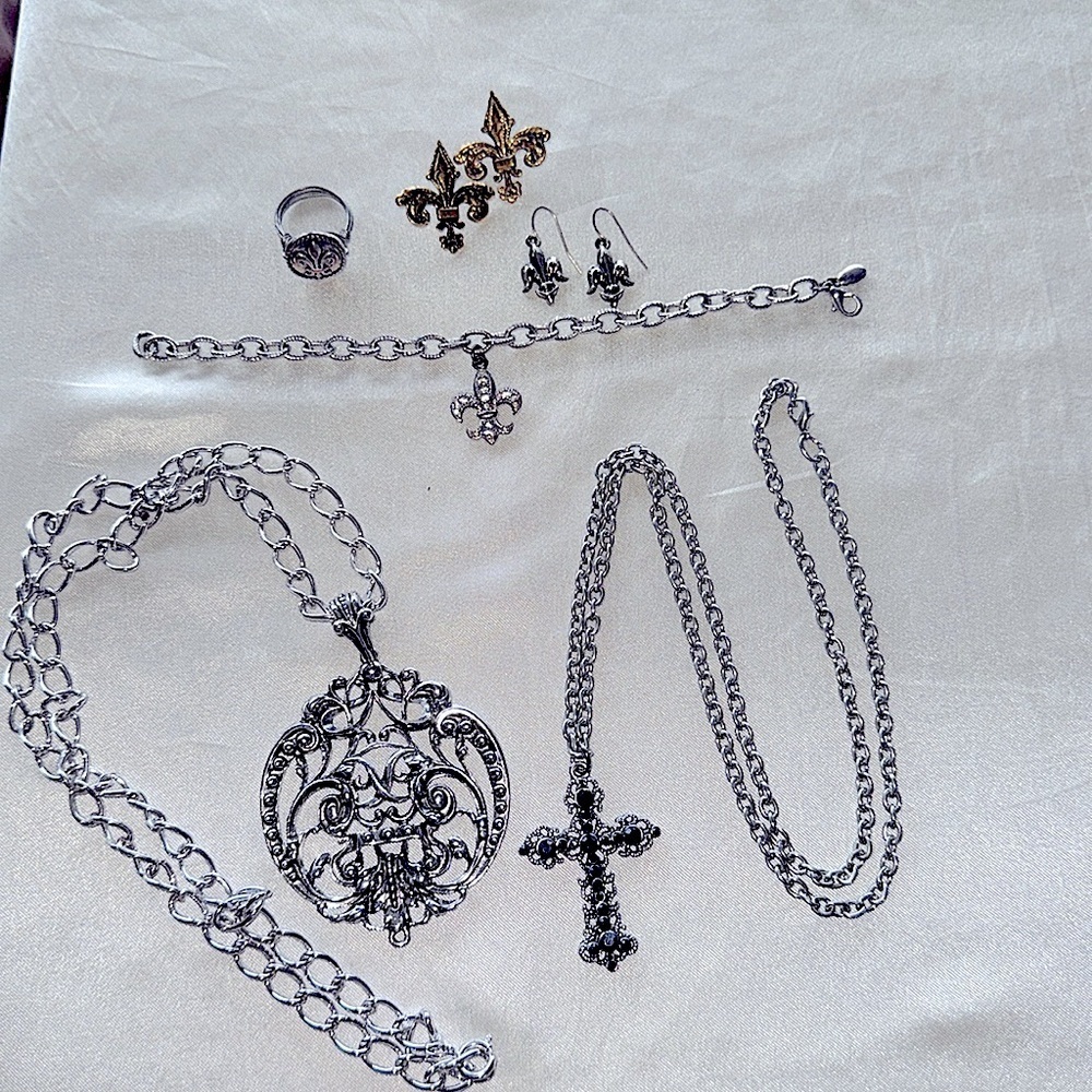 Fleur De Lis Filigree Jewelry Lot 2-Necklaces 2-Pair Earrings 1-Ring 1-Bracelet